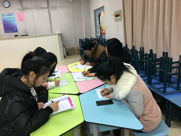 tupian6 laoshimenzairenzhentingke1.jpg