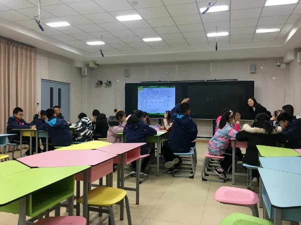 tupian2 zhenglaoshihexueshengjinxingjiaoliu.jpg
