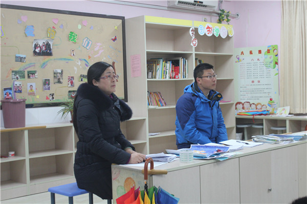 人力资源处主任姜亚芹陪同人事处处长南方听课.jpg