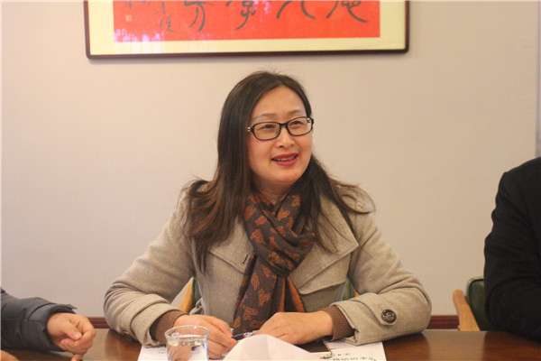 副校长董爱华汇报开学工作.jpg