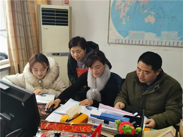 教研组长王勇老师主持研讨.jpg