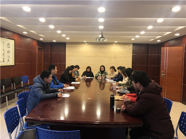激烈研讨.jpg