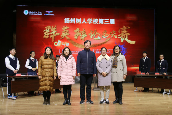 副校长董爱华与指导老师们合影.jpg