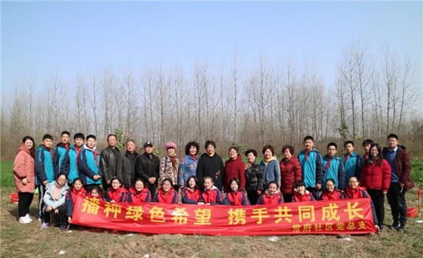 48全体志愿者合影.png