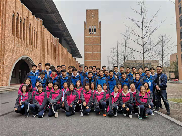 5学生参观浙江大学4.JPG