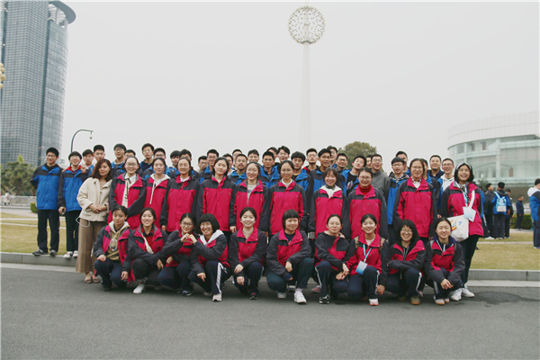 5学生参观浙江大学5.JPG