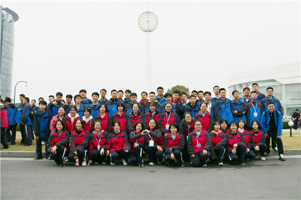 5学生参观浙江大学6.JPG