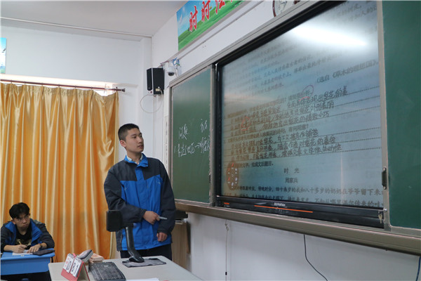学生展示1.JPG