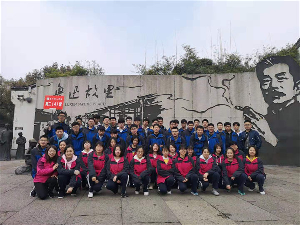 3学生参加鲁迅故里4.jpg