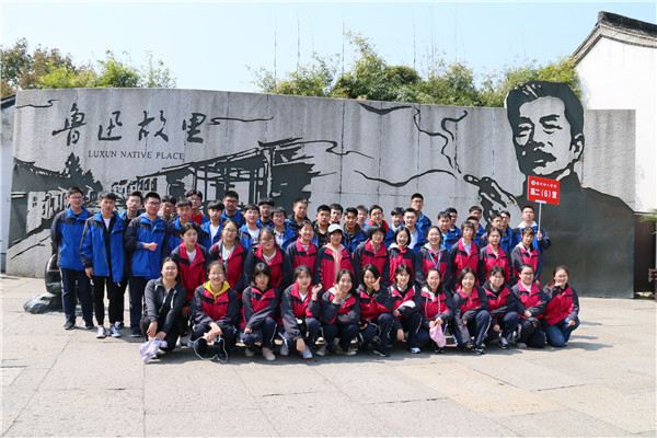 3学生参加鲁迅故里6.jpg
