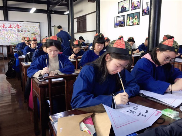 4学生在三味书屋上课4.jpg