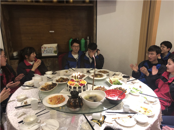 ７为学生庆生1.jpg