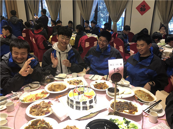 ７为学生庆生4.jpg