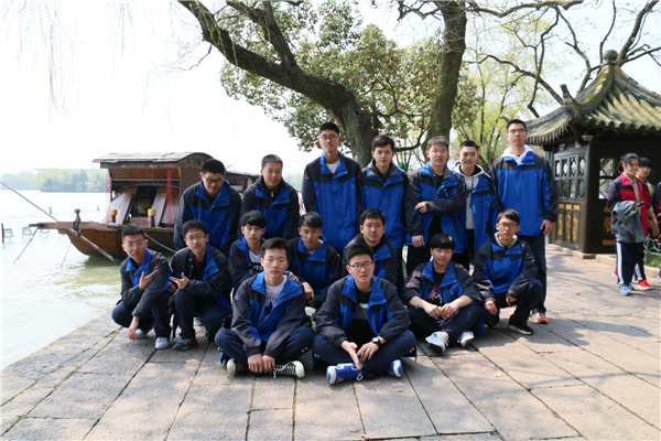 2红船合影1.JPG