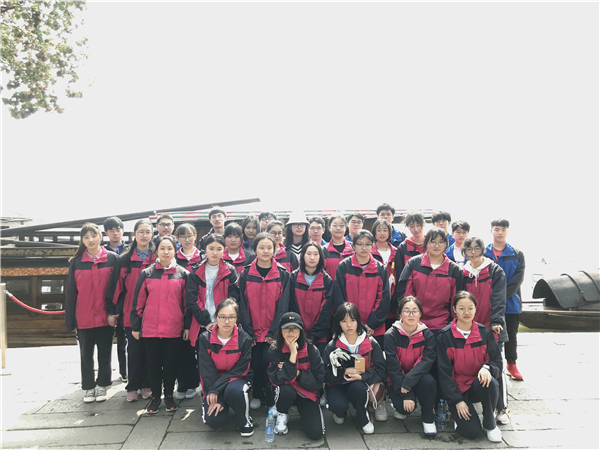 2红船合影3.jpg