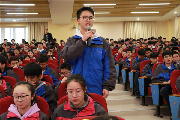 现场采访2.JPG