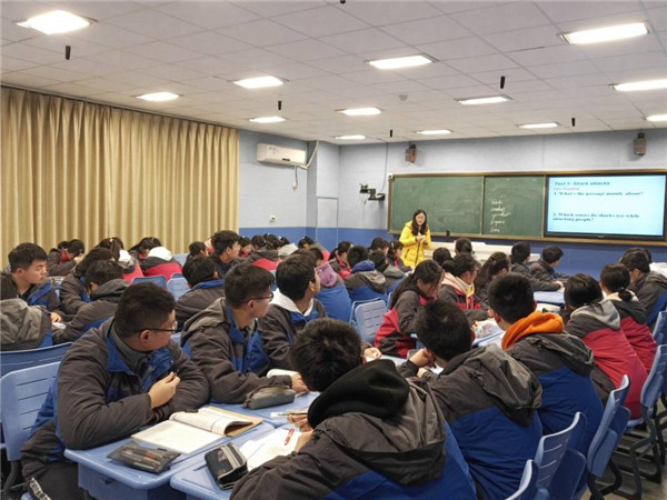 王丽平老师上课中.jpg