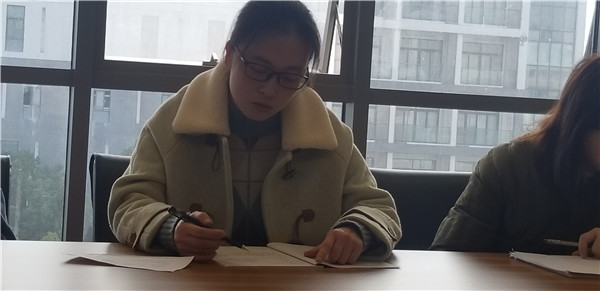数学组秦咏梅老师发言.jpg