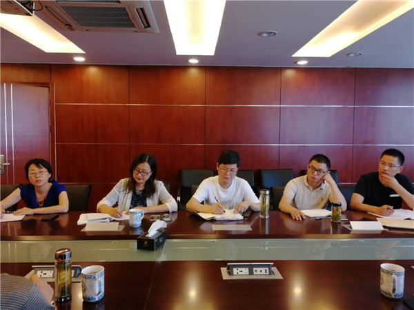 3教学行政人员认真记录.jpg