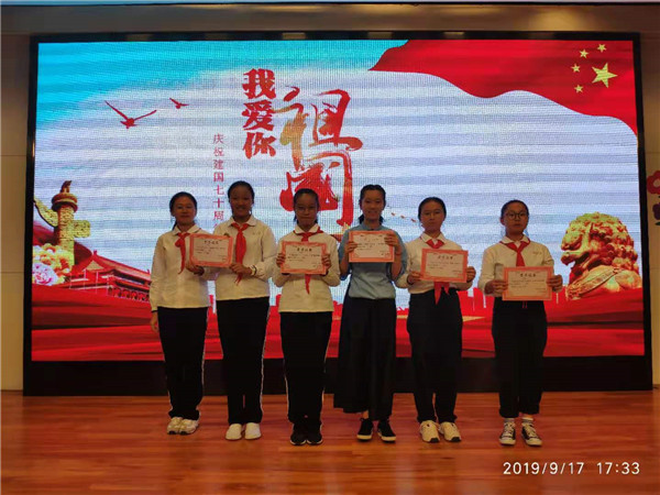 一等奖获奖合影.jpg