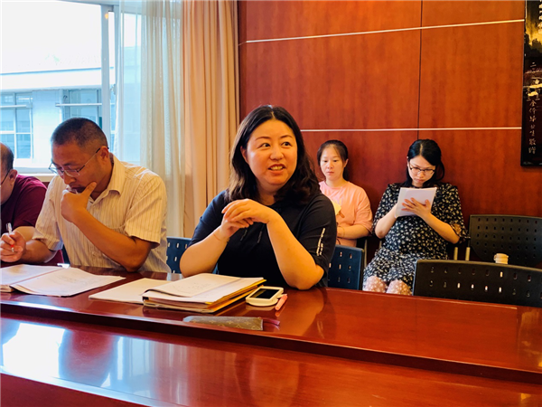 初一英语备课组长闵洁老师发言.png