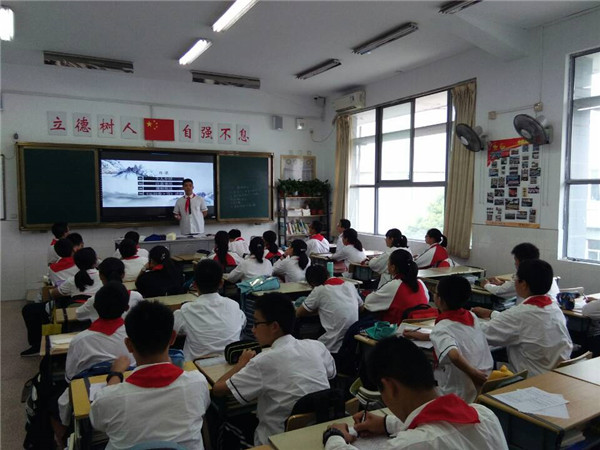 学生小老师授课诗社.jpg