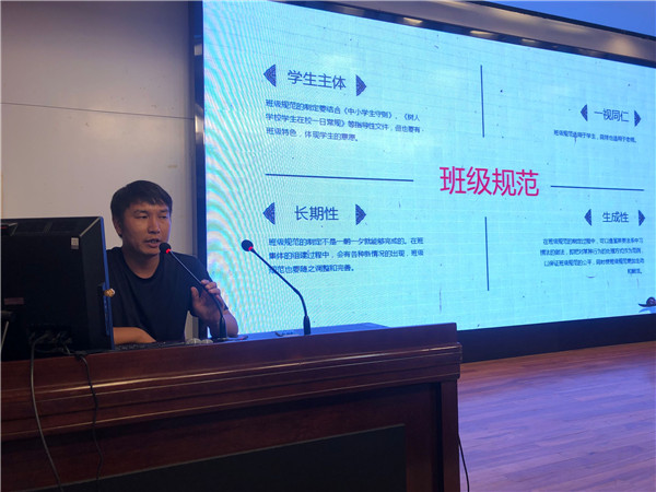 教师代表发言.JPG