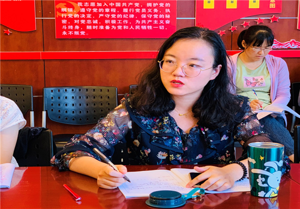 初三英语备课组长张舒老师发言.png
