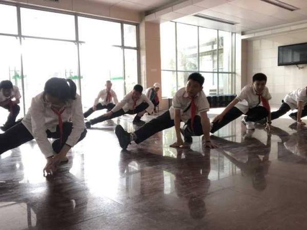 学生小老师授课武术.png