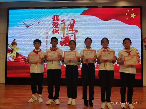 三等奖获奖合影.jpg
