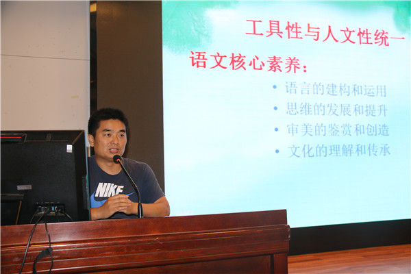 初一语文组备课主任韩爱祥谈语文学习.jpg