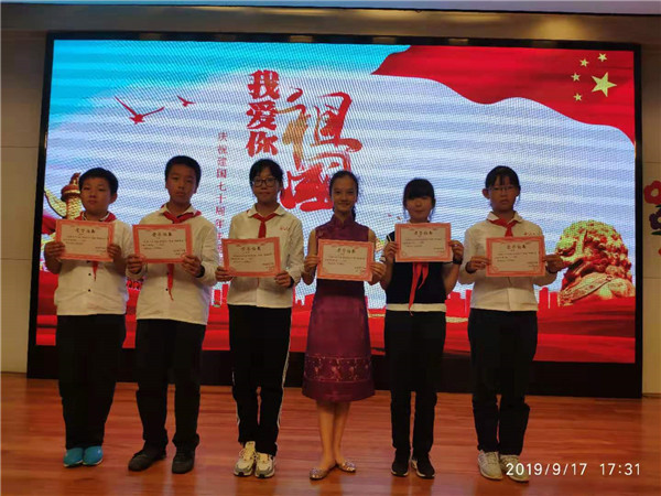特等奖获奖合影.jpg