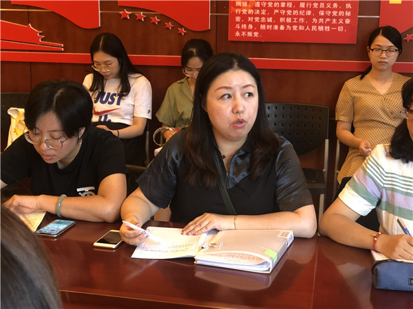 初二备课组长闵洁发言.jpg