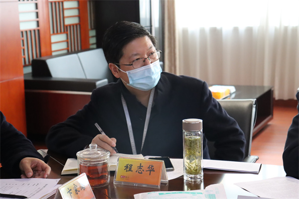 副校长程志华研读六中全会精神.jpg