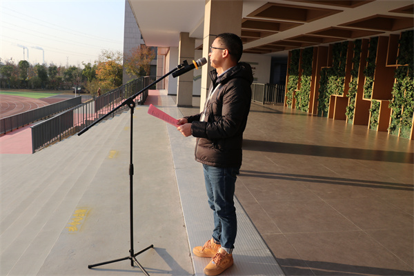 汪柳主任主持开营仪式.jpg