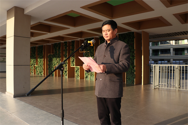 凤栖湖校区校长朱云峰致辞.jpg