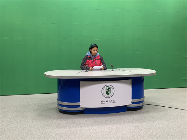 演讲人肖雨桐.jpg