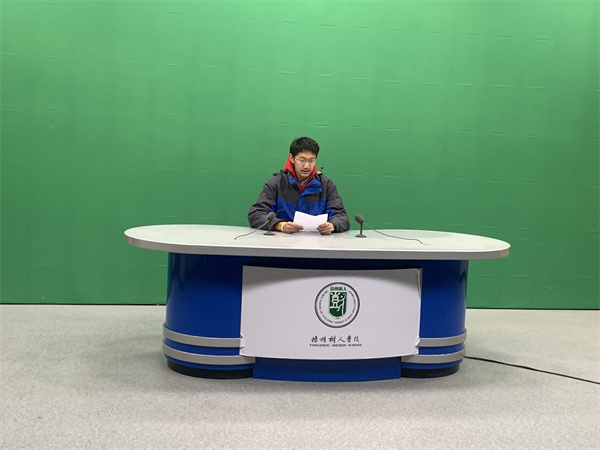 赵飞寰同学做国旗下讲话.jpg