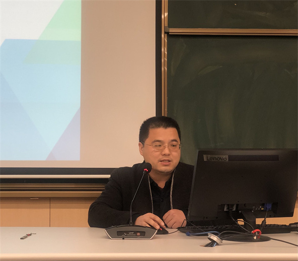 4 班主任代表张红艺发言.jpg