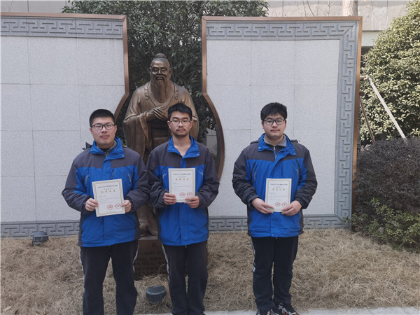 三等奖：左李明中，中朱明德，右袁李天晴.jpg