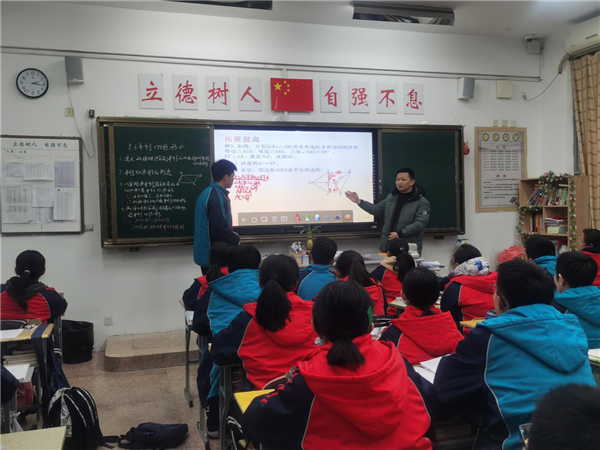 时俊老师上课.png