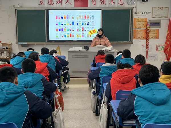 周燕老师上课中.jpg