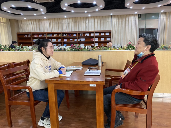 杨承久督导与教师交流2.JPG