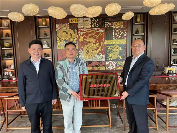 周应华局长出席授牌仪式.jpg