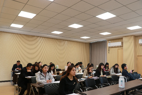 与会教师听课1.png