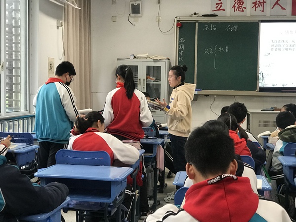 语文王满畅上课.jpg