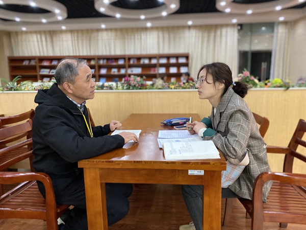 刘政督导与教师交流1.JPG