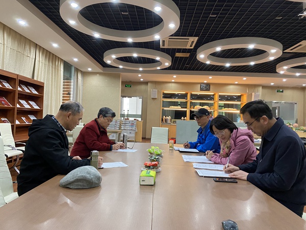 督导与行政人员交流1.JPG