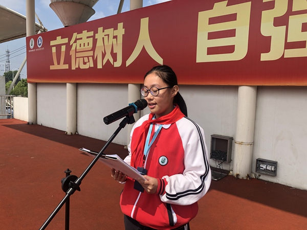 李梓卿同学主持 (2).jpg