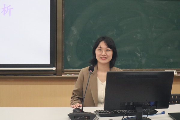政治组肖蔷老师发言1.JPG
